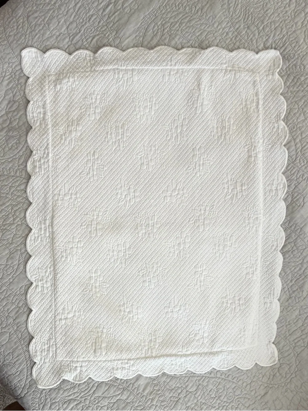 White Quilted Scalloped Edge Pillow Shams - 2 Standard size